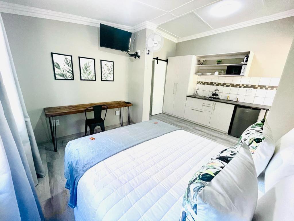 Madeira Bed Hotel Queenstown Exterior photo