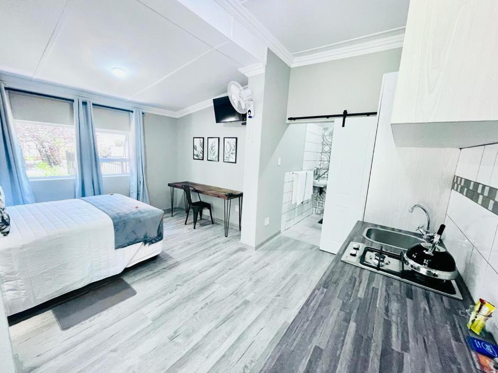 Madeira Bed Hotel Queenstown Exterior photo